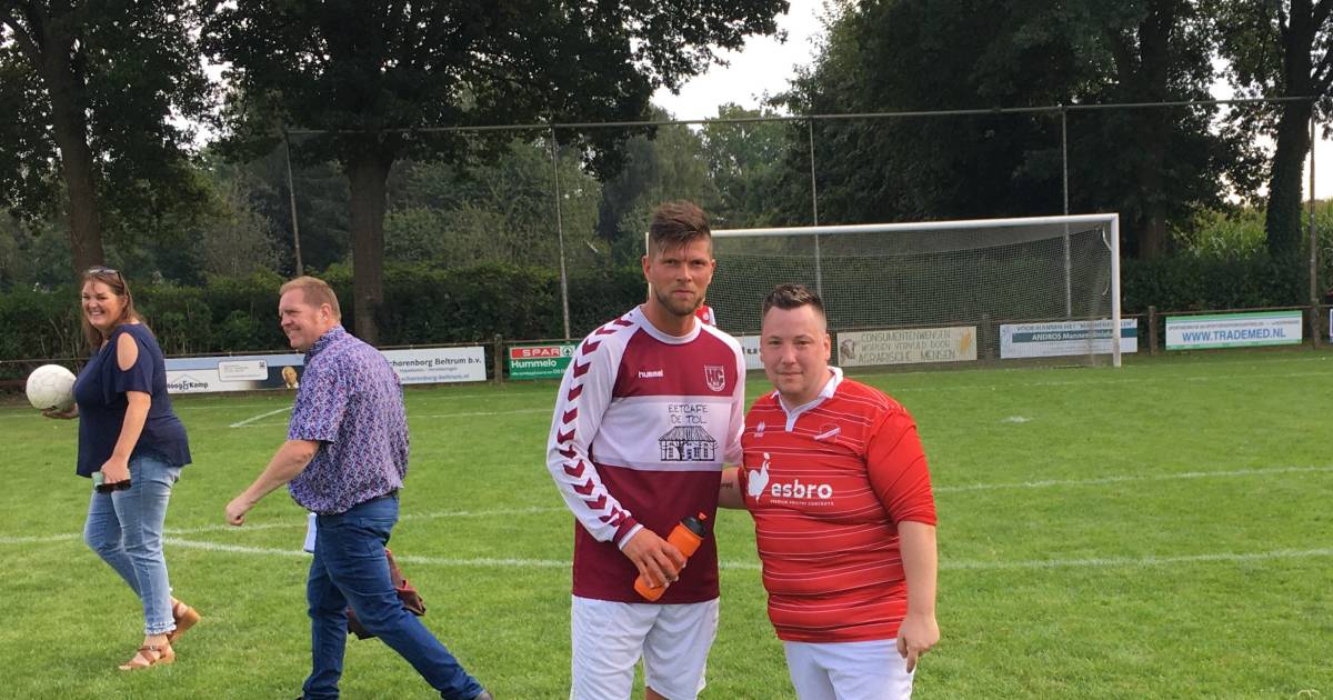 Huntelaar maakt rentree op voetbalveld bij Achterhoekse amateurclub: 'Hij was wonderbaarlijk fit' - 