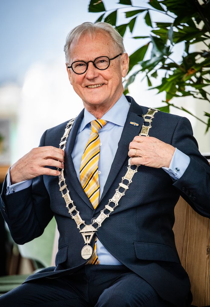 Burgemeester Jan Pieter Lokker van de Hoeksche Waard.