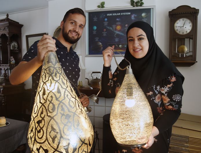 Jos en Manar verkopen Vlissingen Arabische lampen uit Caïro | Zeeuws nieuws | pzc.nl