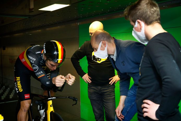 Wout van Aert tijdens zijn test in de windtunnel.