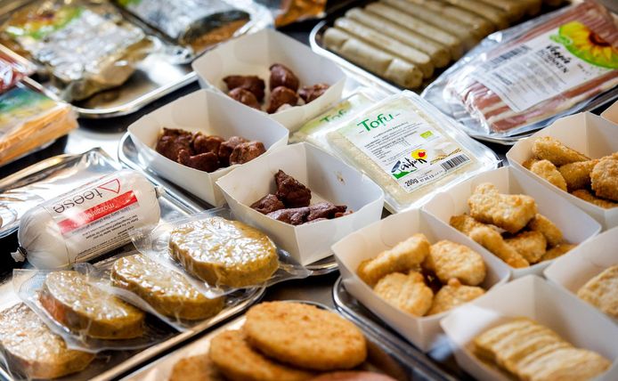 Vleesvervangers bij De Vegetarische Snackbar in Den Haag.