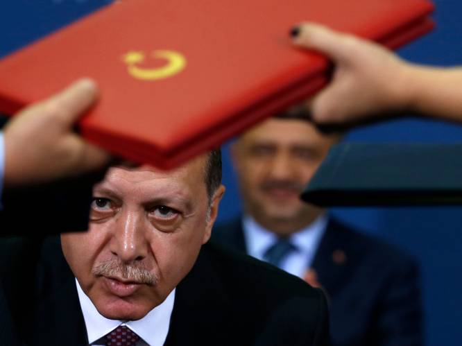 Turkse Nederlanders in Griekse cel voor het beramen van aanslag op Erdogan