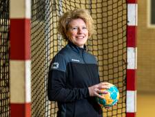 Helma Oude Voshaar heeft zin in haar allereerste klus als hoofdtrainer: ‘Ik zie uit naar De Tukkers, maar kijk nu nog niet verder dan DSVD’
