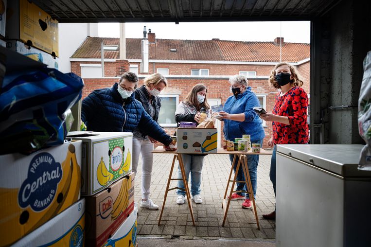 Dipendenti dell'organizzazione Vai a letto senza fame ad Hasselt.  Statua Moa Karlberg