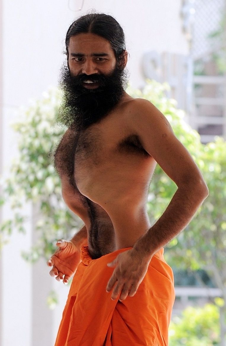 Ramdev yogaat tijdens zijn hongerstaking. © afp Beeld afp