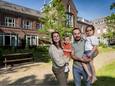 (v.l.n.r.) Lisanne, Felix, Daan en Lotje Vellinga wonen in het voormalige klooster in Esch. Lisanne en Daan hebben vroeger ook al in monumentale panden gewoond.