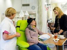 Maxima brengt bezoek aan borstkankerziekenhuis