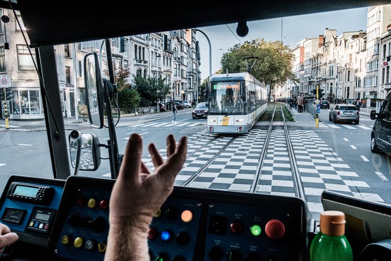 De Lijn has been piped and is placed under guardianship