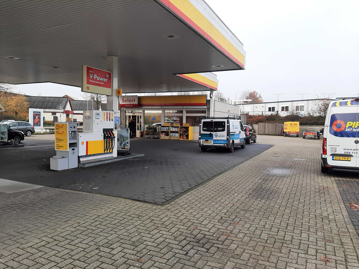 De Shell aan de Laan van de Mensenrechten ging na de overval rond 09.30 uur weer open.