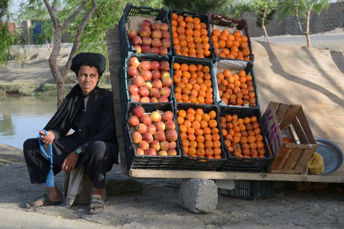 Een fruitverkoper in Kandahar.