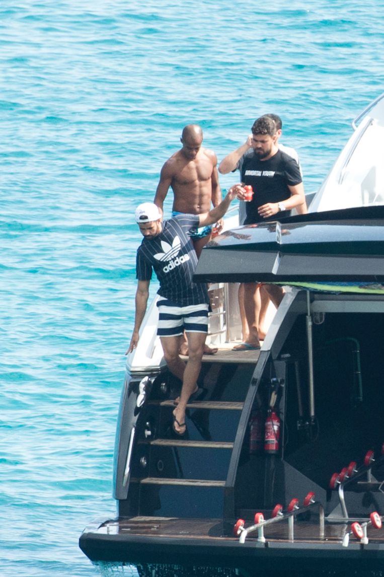 Diego Costa vertoeft momenteel met enkele vrienden op vakantie op Ibiza. Beeld Reporters / Grosby