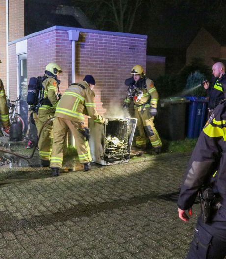 Vaatwasser vat vlam in Apeldoornse woning, gezin midden in de nacht op straat