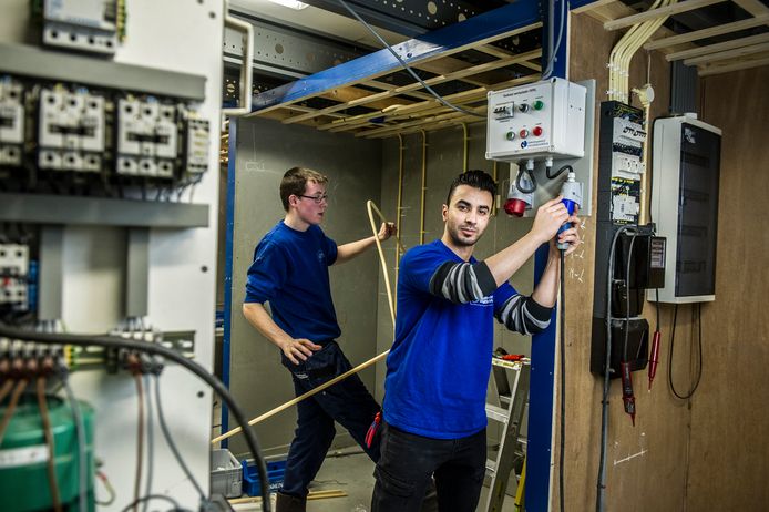 Machmoed Klall bij zijn leerwerkbedrijf. Foto Koen Verheijden.