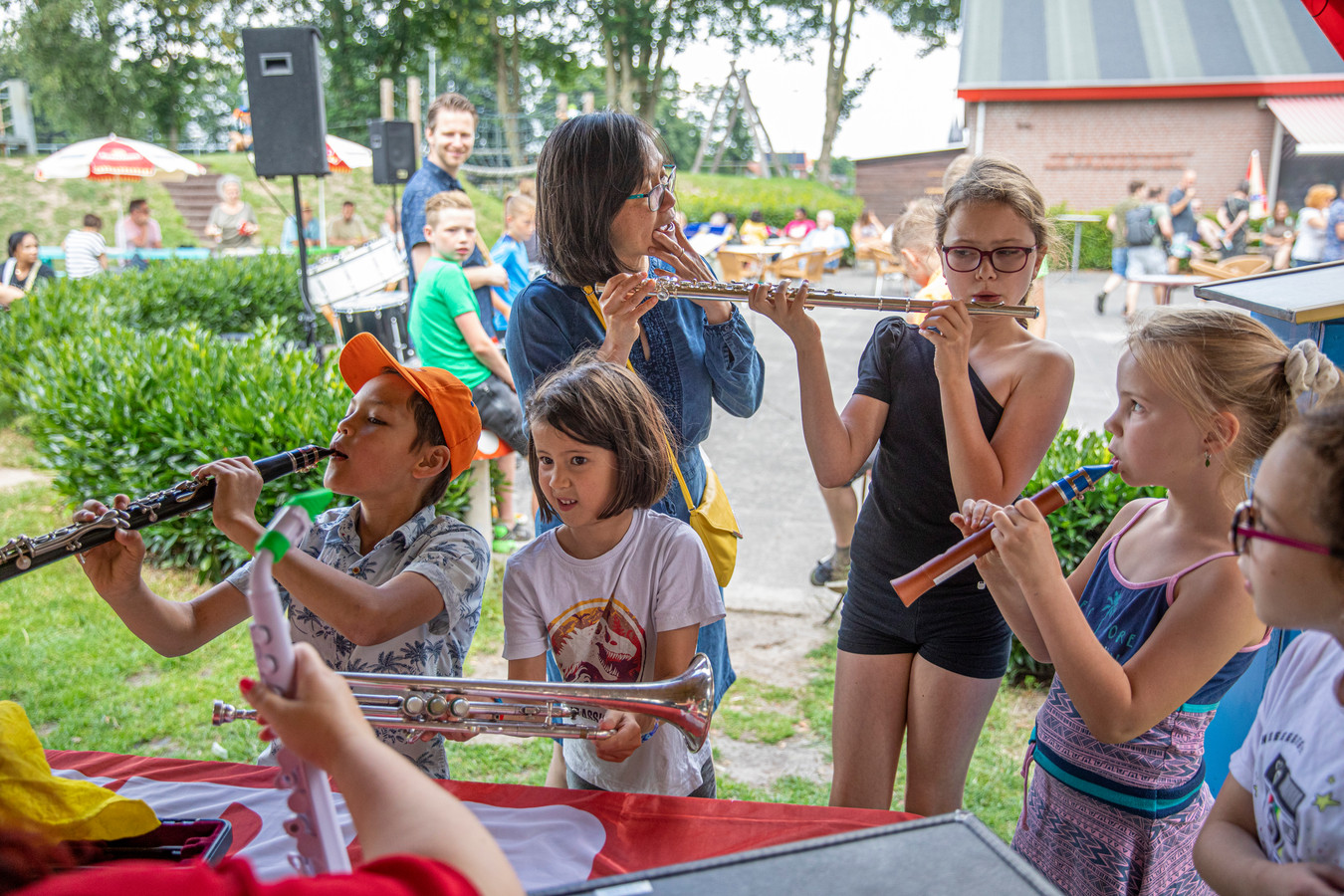 Spelen Met Muziek In Speeltuin Kabouterdorp In Veldhoven: 'Als Een  Konijntje Klarinet Spelen' | Foto | Ad.Nl