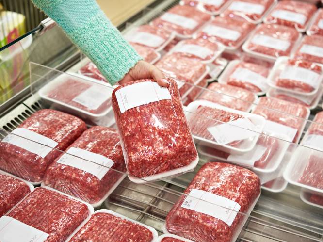 Kan je de houdbaarheid van vlees verlengen door het al te bakken en in de koelkast te bewaren?