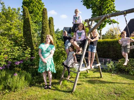 Yfke (10) rouwt om haar moeder: ‘Ze stuurt mij libellen als tekens van haar aanwezigheid’
