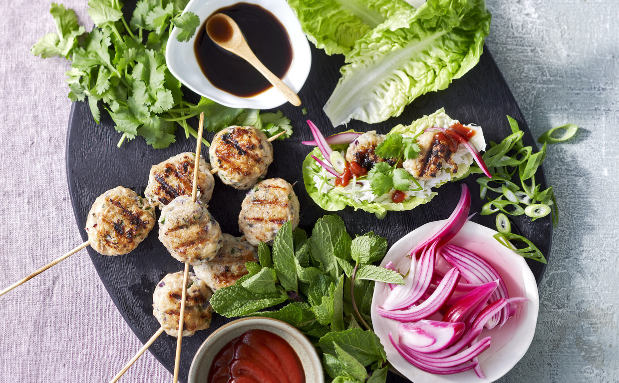 Thaise slawraps met kruidige ­kipgehaktballetjes Libelle