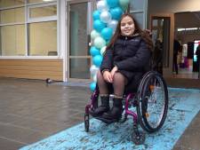 Geen drempels, wél invalidentoiletten; ook Pauline (11) kan met haar rolstoel terecht in dit schoolgebouw