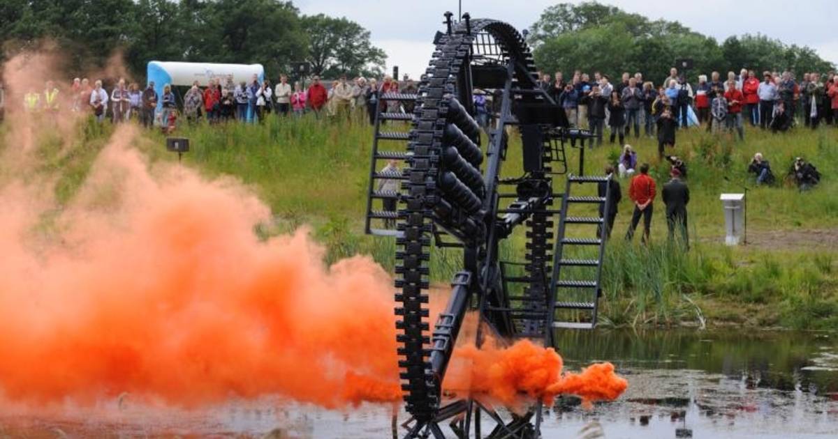 Brigadegeneraal 'opent' kunstwerk | Hardenberg