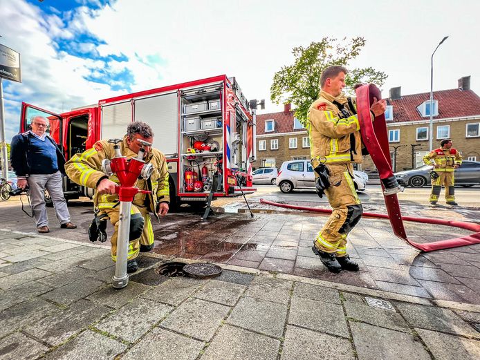 In een container achter een woning aan de Leenderweg in Eindhoven is dinsdag aan het eind van de middag brand ontstaan.