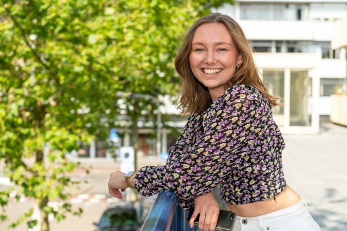 Meer dan 10.000 mensen volgen iedere stap die Eva Kroot (23) zet in haar leven met kanker.