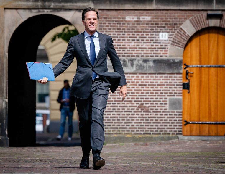 Demissionair premier Mark Rutte bij aankomst op het Binnenhof voor een gesprek met informateur Mariette Hamer over het vervolg van het informatieproces. Beeld ANP