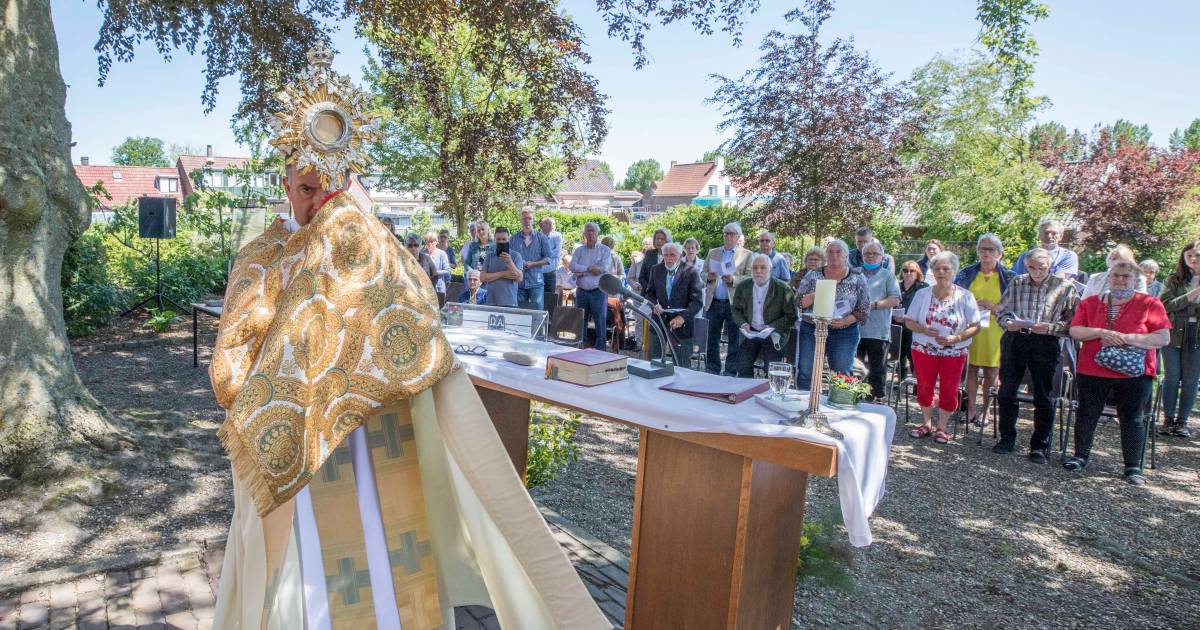 ‘Een feestelijke elfde, extra processie vieren we volgend jaar in Kwadendamme’