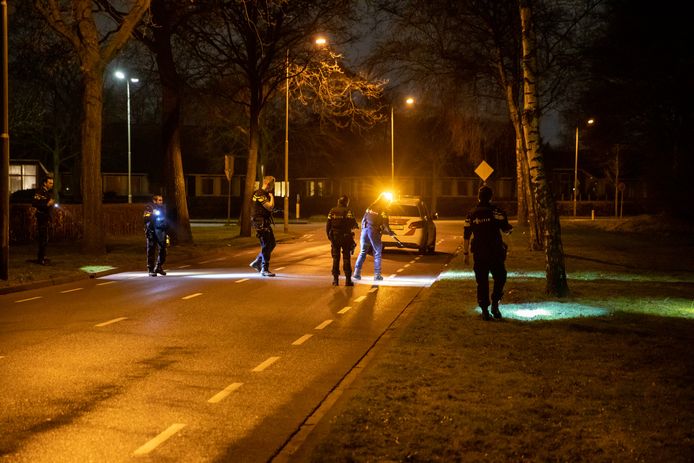 La police est arrivée sur les lieux lundi soir et est allée enquêter en gilets pare-balles.