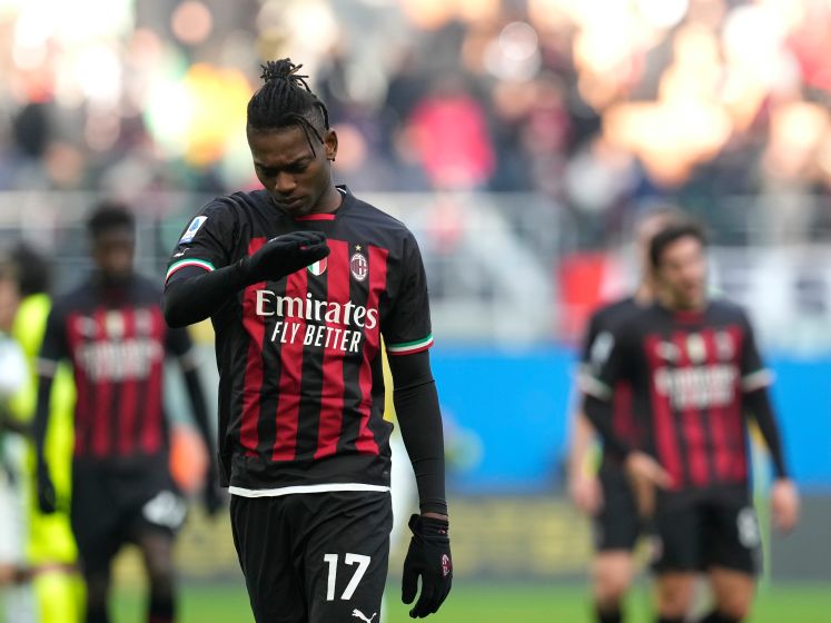 AC Milan blameert zich voor eigen publiek en verliest ruim van laagvlieger