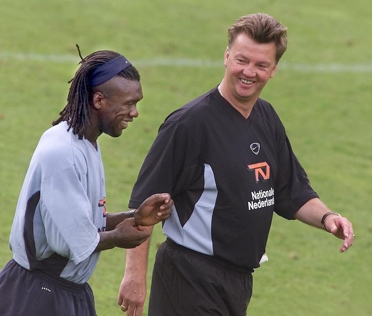 Louis van Gaal en Clarence Seedorf in de zomer van 2000 bij Oranje. Beeld anp