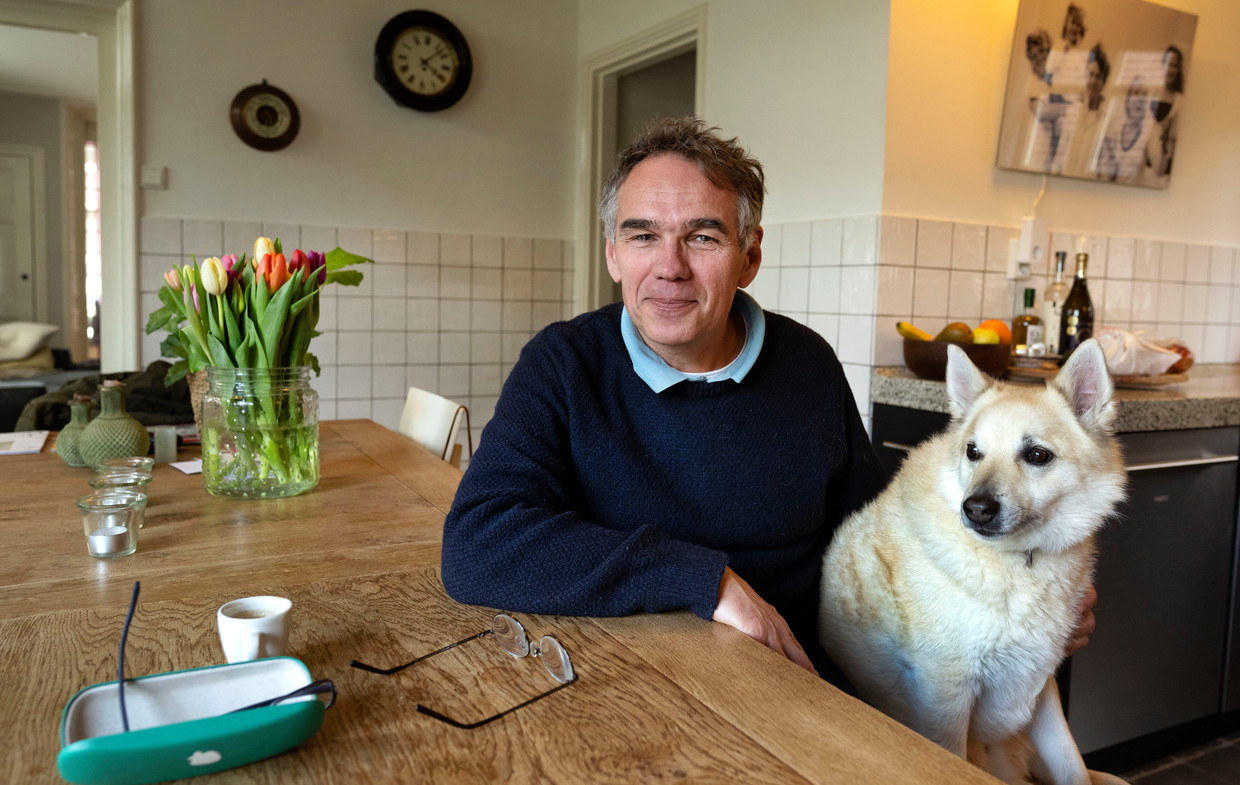 Amateur-historicus Mark Sijlmans in Noordwijk. ‘Ik voel me verantwoordelijk voor het slagen van de verzoening van de familie met het verleden.’ Beeld Olaf Kraak