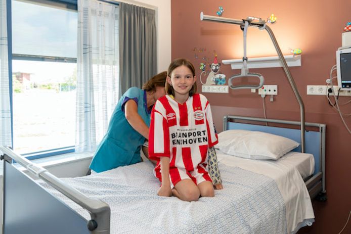 Brainport partners doneerden eerder jaar PSV-shirts aan kinderen in ziekenhuizen. Ze richten nu een regionaal goede doelen-fonds  op.