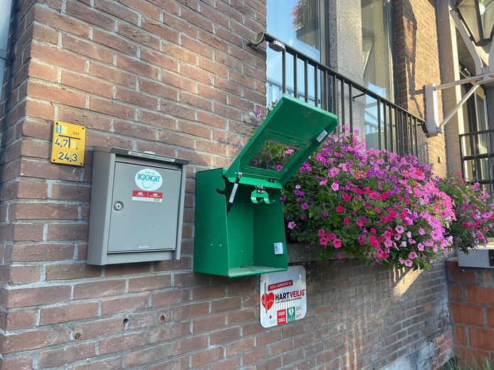 De defibrillator aan het gemeentehuis van Bocholt is verdwenen. Ondertussen is duidelijk waarom.