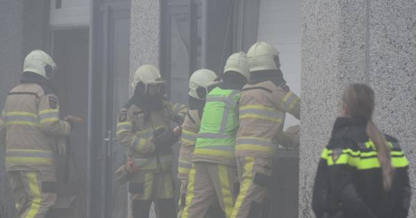 Brandweer en politie rollen samen hennepkwekerij op in Steenwijk.