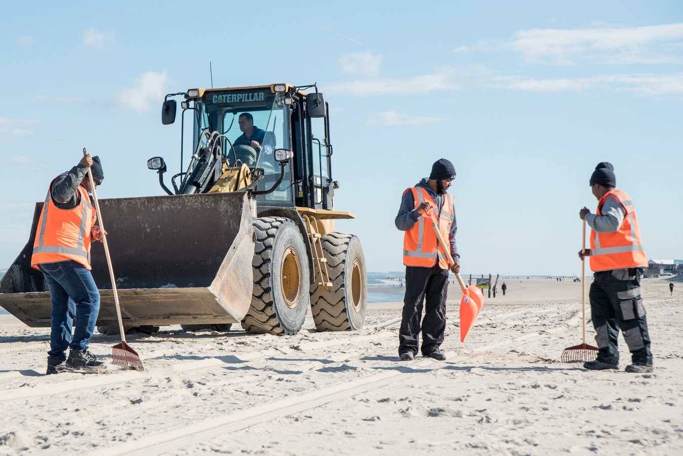 Politie is nog op zoek naar veroorzaker olievervuiling op de stranden ...