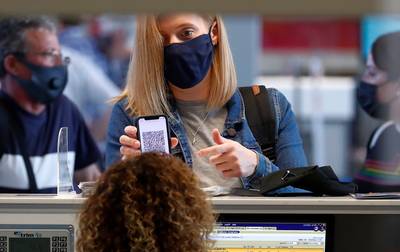 Les États-Unis vont lever l'obligation de test Covid pour les voyageurs arrivant par avion