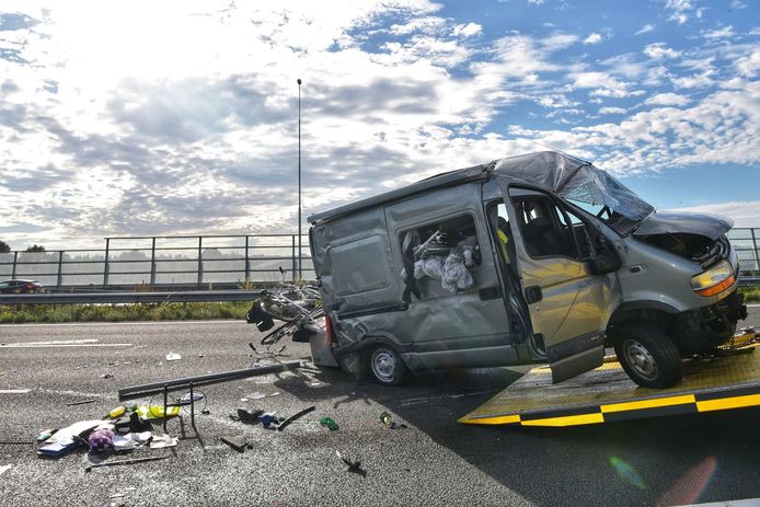 A16 Richting Rotterdam Weer Open Na Ongeluk Met Camper Hond Slaat Op De Vlucht Breda Bndestem Nl
