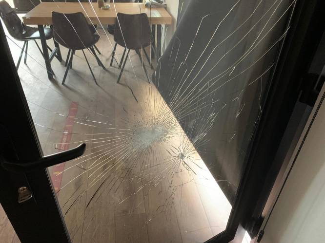 Twintiger krijgt zware werkstraf voor elf inbraken in kantines en cafetaria's: “Ik had het geld nodig”