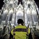 Zakken van kerkgangers gecontroleerd voor nachtmis in Dom van Keulen