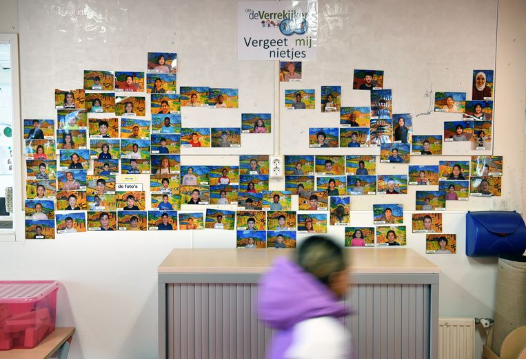 De ‘vergeet-mij-nietmuur’. Beeld Marcel van den Bergh / de Volkskrant