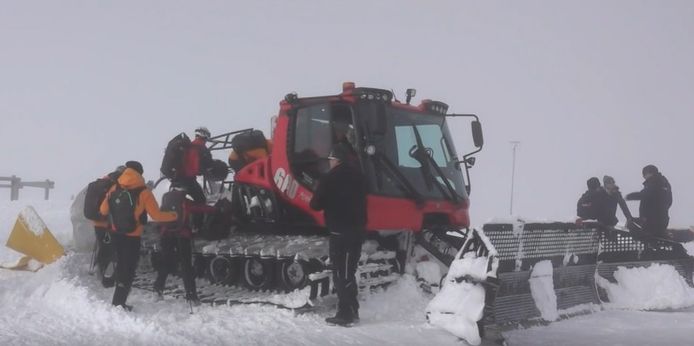 Een lawine in Kaltenbach in het Tiroler Zillertal kostte het leven aan een 17-jarige skiër uit Nieuw-Zeeland.