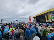 Regen teistert Concert at Sea, dat het debuut ziet van een nieuwe band