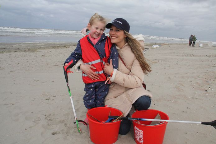 Eneco Clean Beach Cup in Koksijde. Foto: Sylvie en dochtertje Olivia