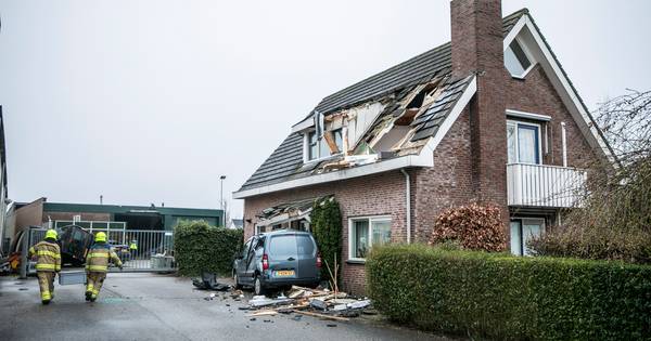 Man vernielt met grof geweld woning en auto's in Gendt - De Gelderlander