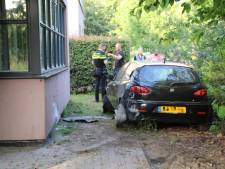 Automobilist ramt tandartsenpraktijk in Lelystad en gaat ervandoor... op blote voeten