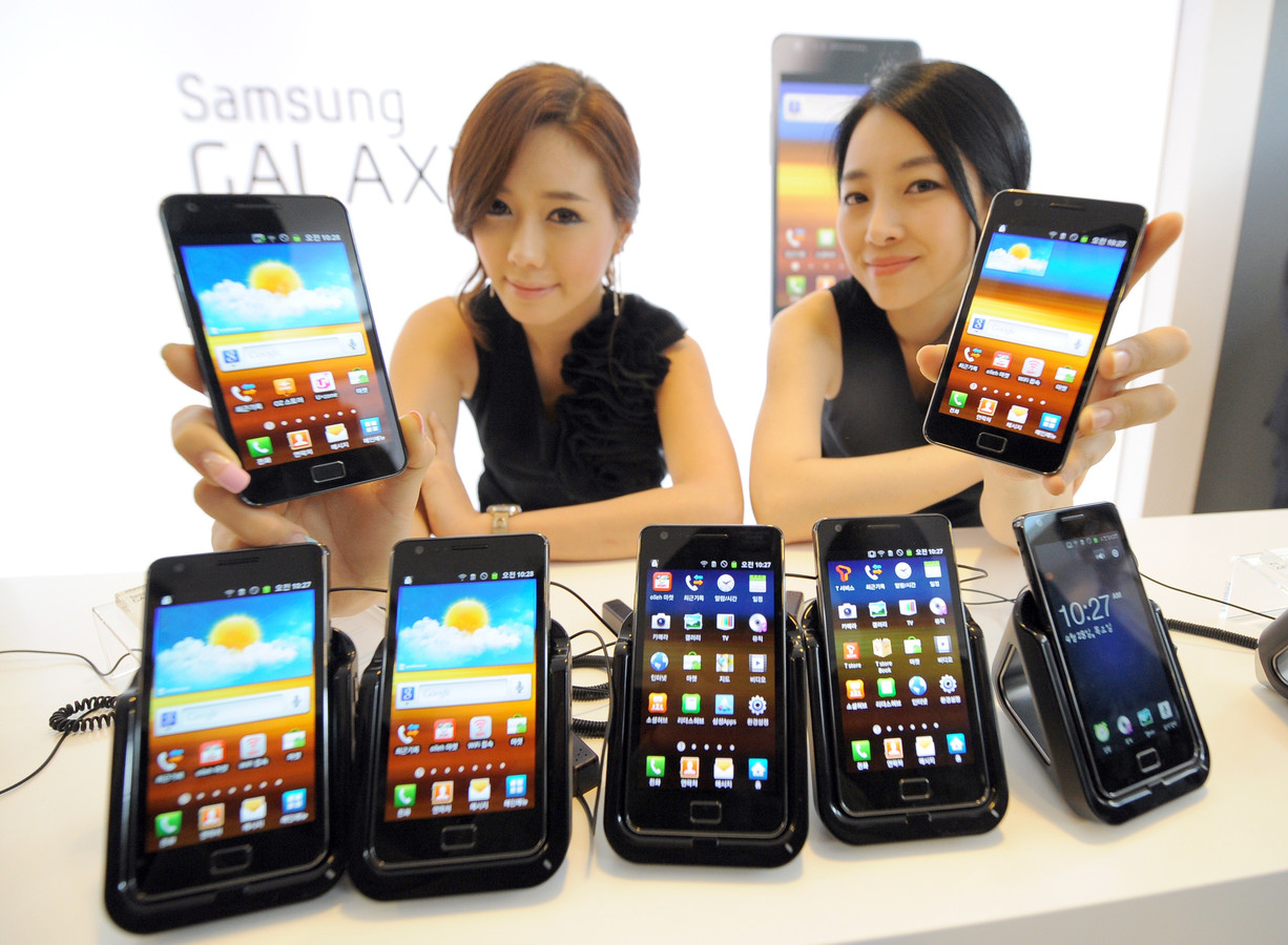 Когда был выпущен телефон. Корейская фирма самсунг. Южная Корея Корпорация самсунг. Корейские смартфоны. Компания самсунг в Корее.