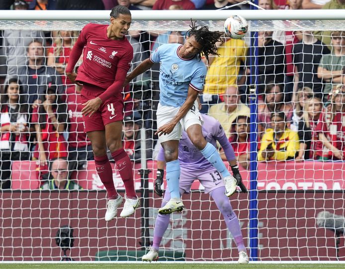 Oranje-internationals en goede vrienden Virgil van Dijk en Nathan Aké staan zaterdagmiddag tegenover elkaar.