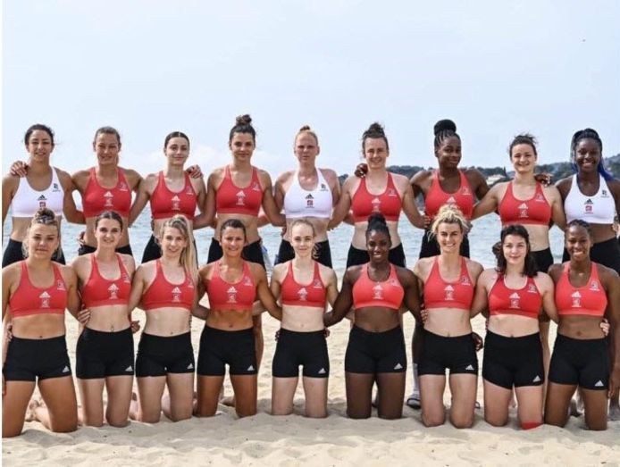 L’Équipe de France féminine de beach handball.
