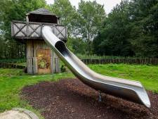 Vandalen winnen: speelkasteel verdwijnt uit park in Apeldoorn na zoveelste vernieling