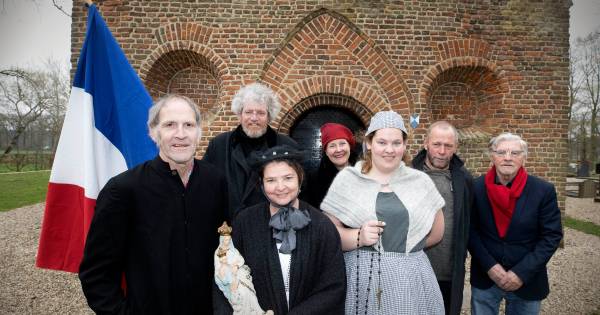 De kapelaan slaat Maria in scherven